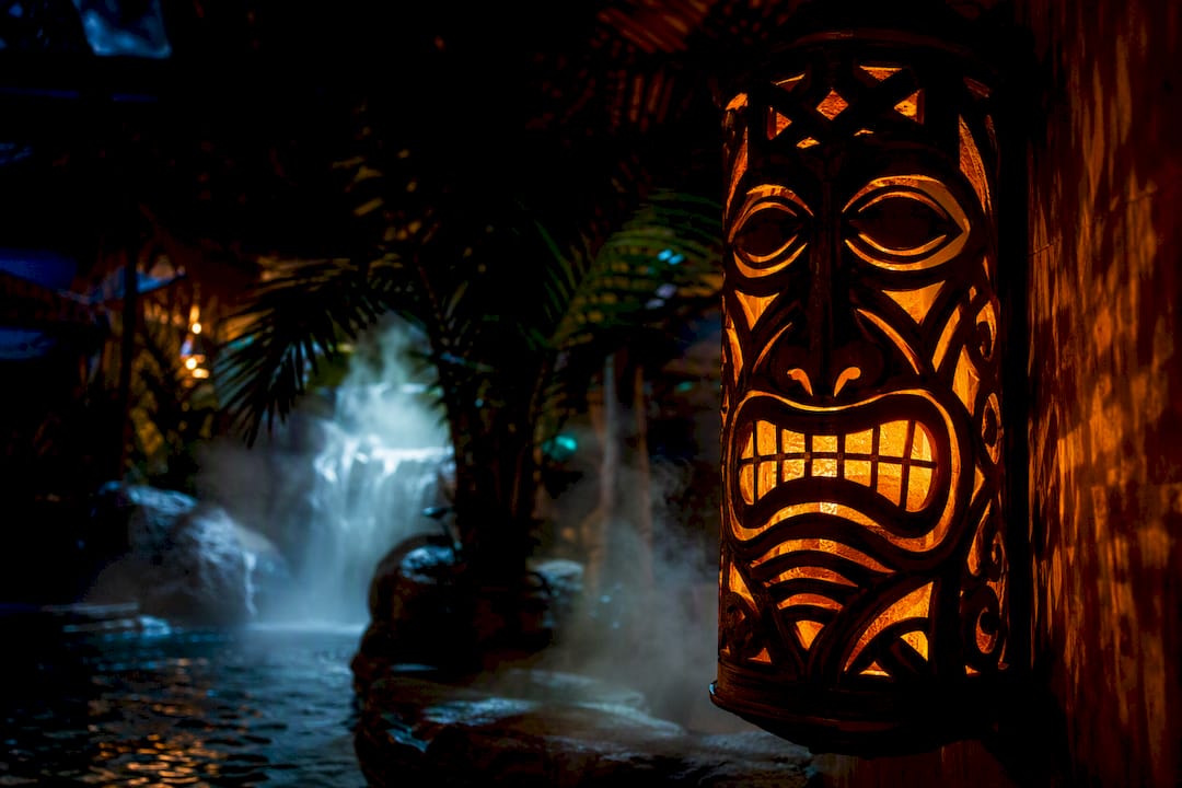 Sensory elements in immersive Hawaiian attraction